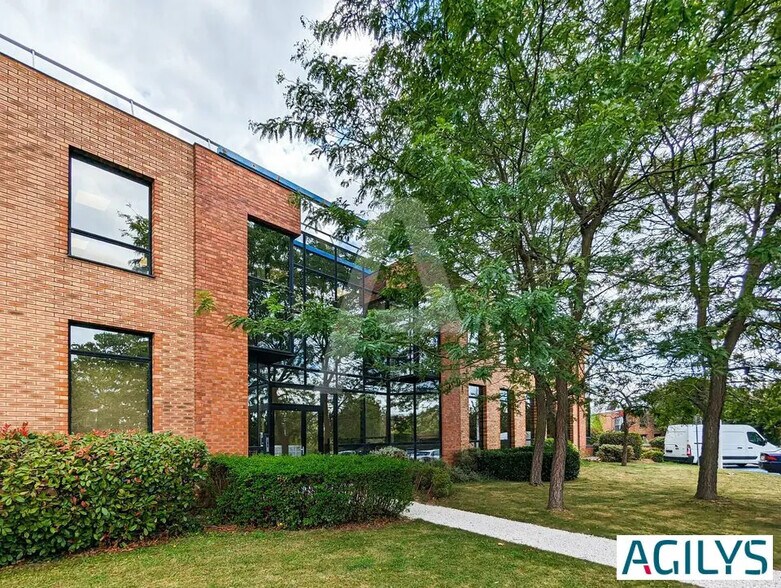 Office in Massy for lease - Building Photo - Image 1 of 12