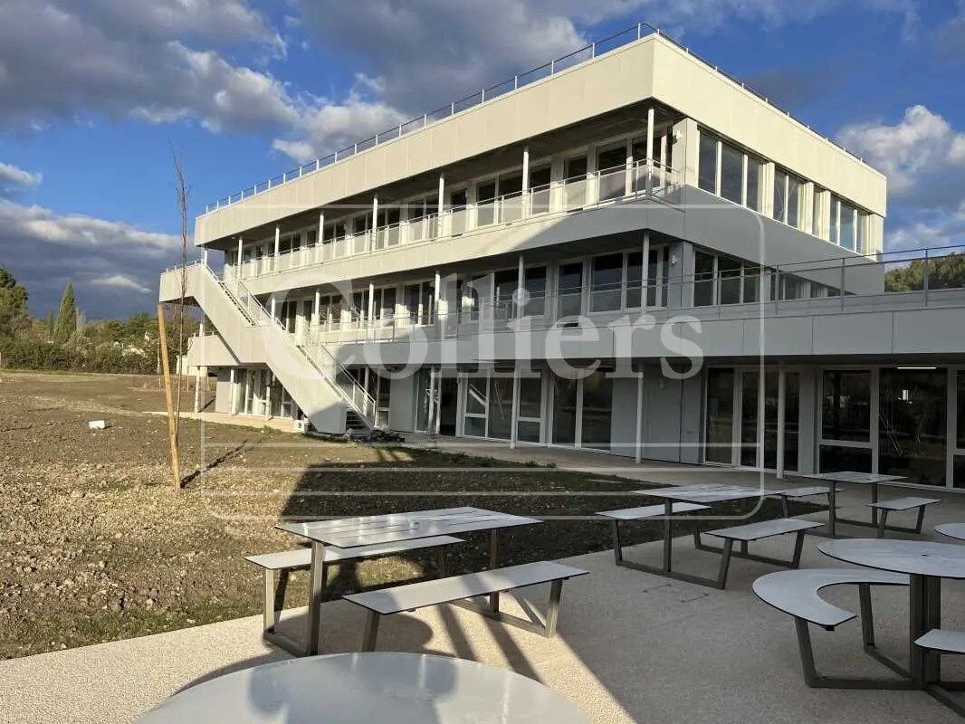 Office in Ventabren for lease Building Photo- Image 1 of 22