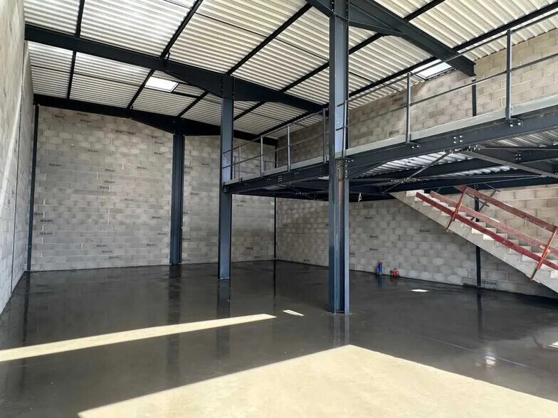 Flex in VILLETTE-D'ANTHON for lease - Building Photo - Image 3 of 41