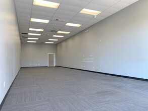 2620 Columbus St, Ottawa, IL for lease Interior Photo- Image 1 of 4