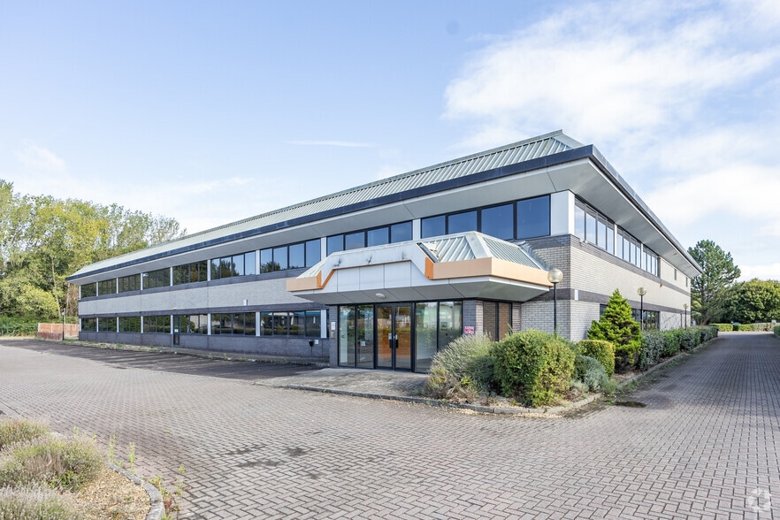 4 Pagoda Park, Swindon for sale - Primary Photo - Image 3 of 4