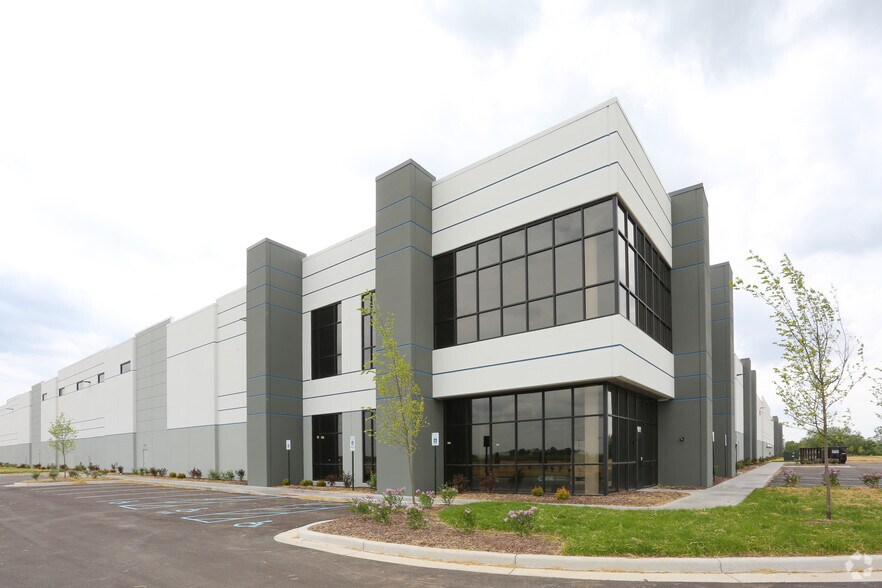 101 Lewman Way, Jeffersonville, IN for sale - Building Photo - Image 1 of 1