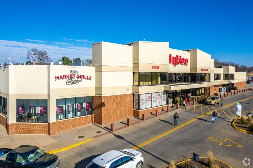 2200 W Kimberly Rd, Davenport, IA for sale - Primary Photo - Image 1 of 1