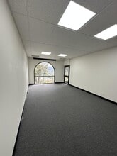 5700 Corsa Ave, Westlake Village, CA for lease Interior Photo- Image 2 of 12