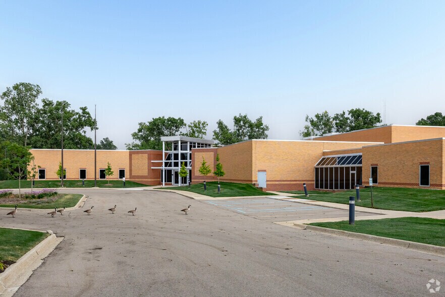 625 Avis Dr, Ann Arbor, MI for sale - Primary Photo - Image 1 of 6