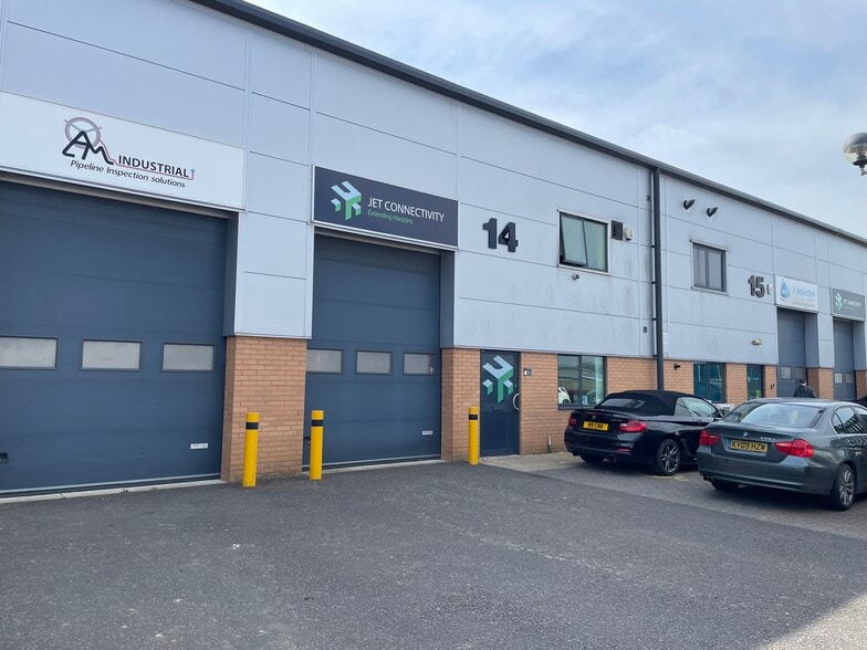 Unit 14 Nimbus, Hercules Way, Farnborough for lease - Primary Photo - Image 1 of 4