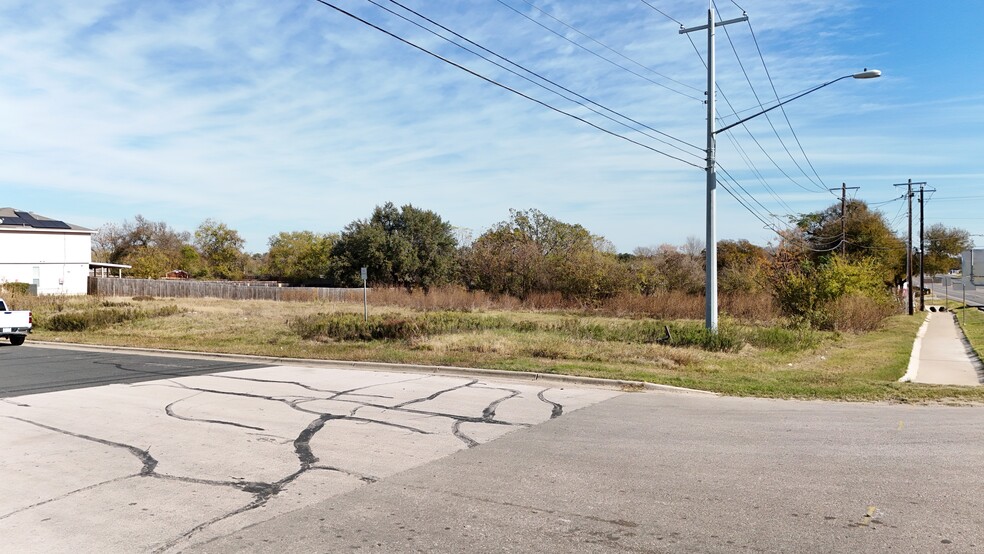 5001 Bantom Woods Bend, Austin, TX for sale - Building Photo - Image 2 of 11