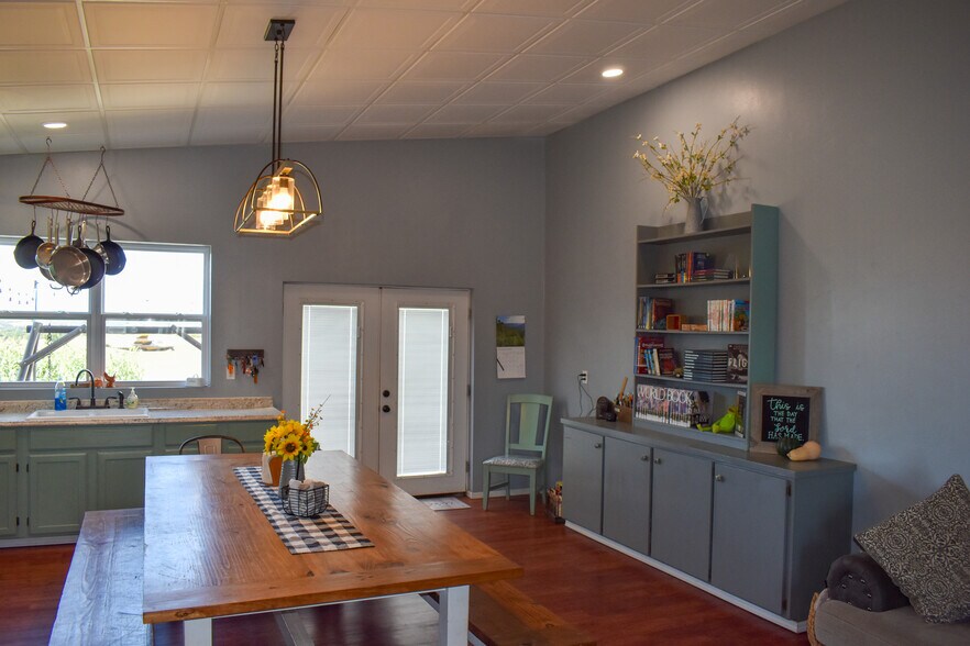 636 County Road 1470, Ninnekah, OK 73067 Skyroads Airport