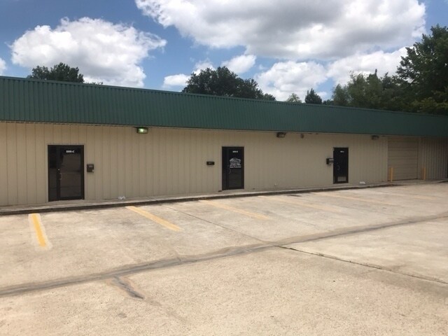 1100 Wilson Rd, Conroe, TX for sale - Building Photo - Image 1 of 1