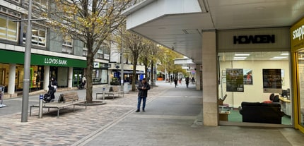 43 Wolsey Walk, Woking for lease Building Photo- Image 2 of 2