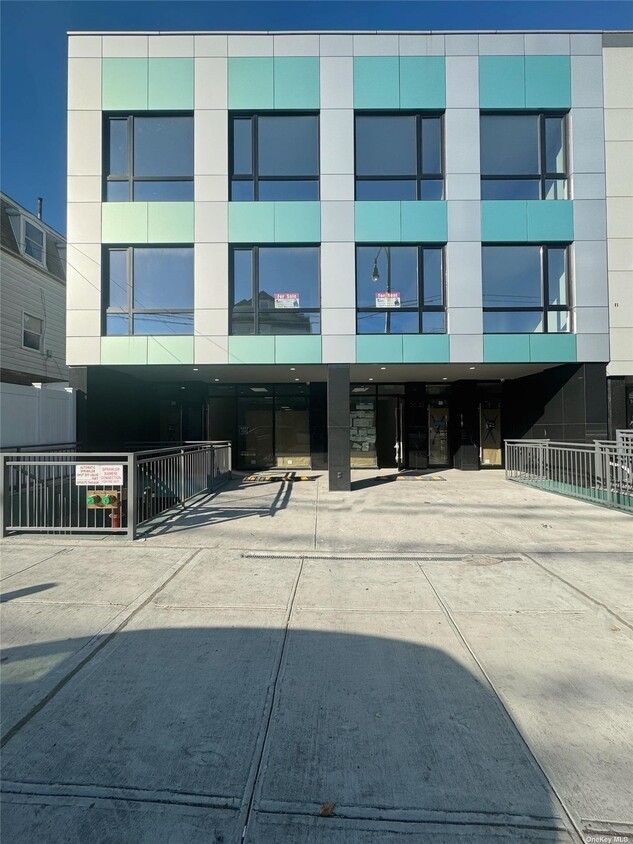 20-22 College Point Blvd, Flushing, NY for lease Primary Photo- Image 1 of 7