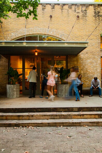 723 S Flores St, San Antonio, TX for lease - Building Photo - Image 3 of 47