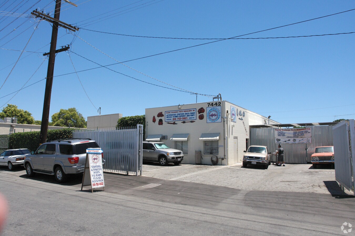 7442 Deering Ave, Canoga Park, CA 91303