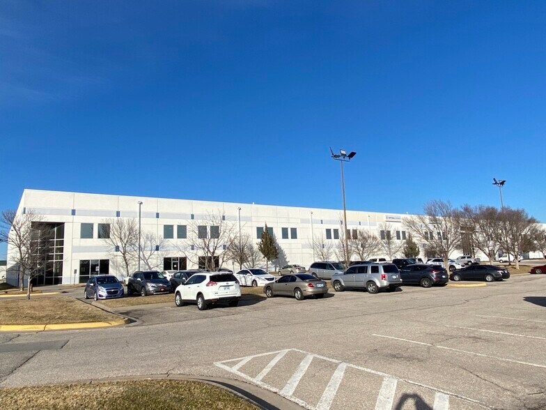8833-8851 E 34th St, Wichita, KS for sale - Building Photo - Image 1 of 1