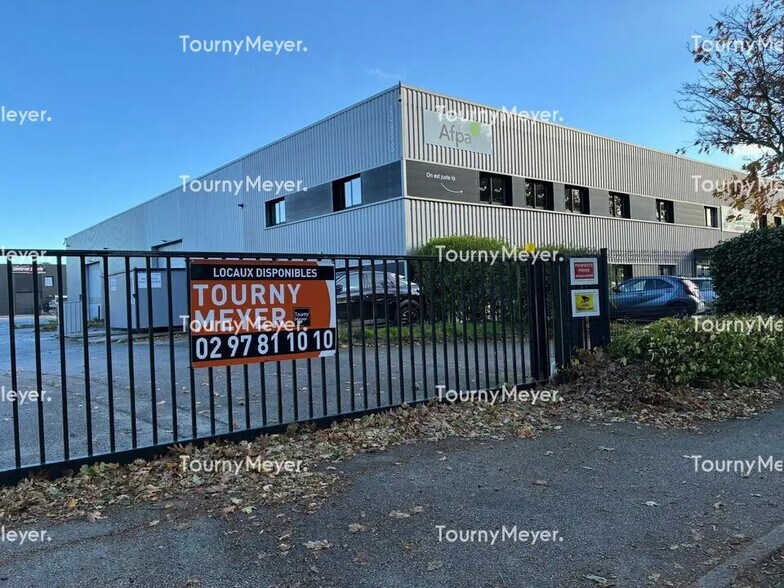 Flex in Plescop for lease - Building Photo - Image 1 of 4