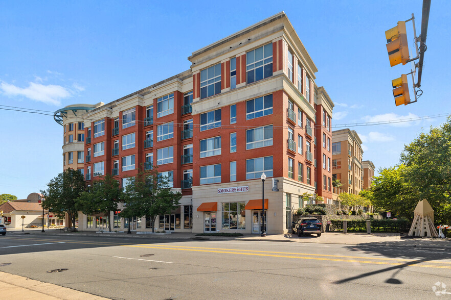 2200 N Westmoreland St, Arlington, VA for lease - Building Photo - Image 2 of 23