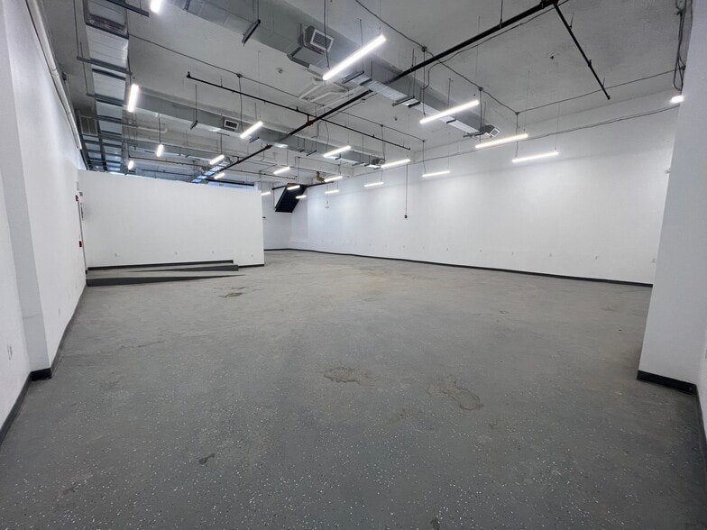 872 Bergen Ave, Jersey City, NJ for lease - Interior Photo - Image 3 of 10