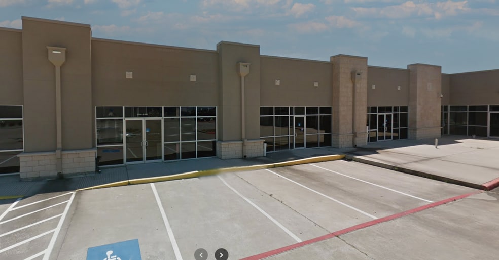 6051 Garth #300 Rd, Baytown, TX for sale - Building Photo - Image 2 of 7