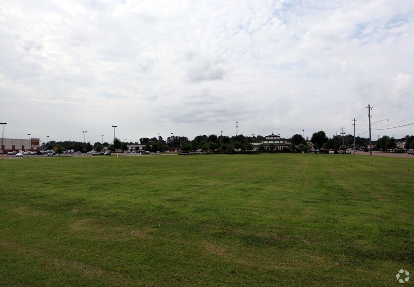 2942 Kirby Whitten Pky, Memphis, TN for sale - Primary Photo - Image 1 of 2