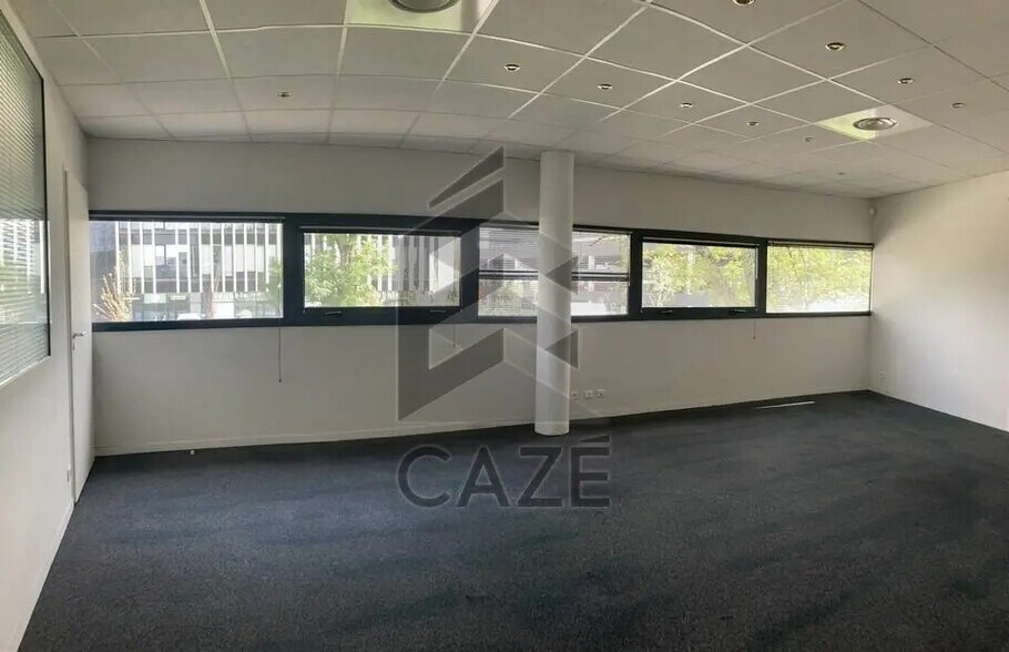Office in Mérignac for lease - Interior Photo - Image 1 of 5