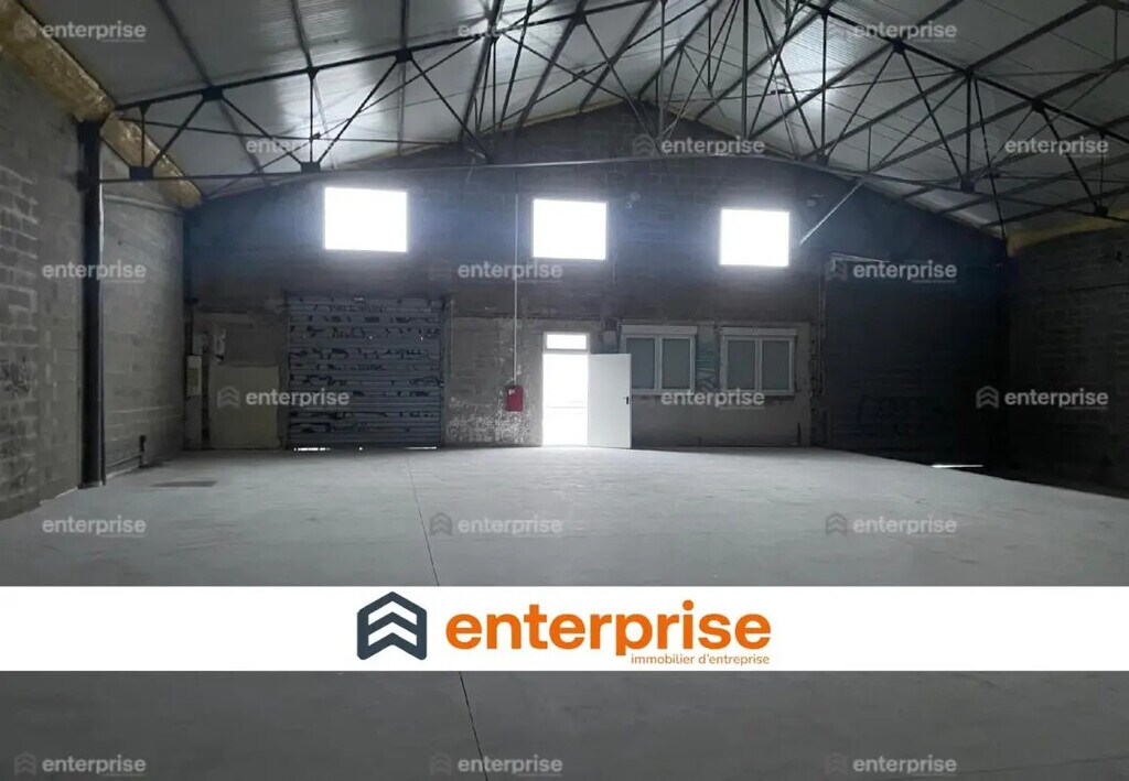 Location Local d'activités 550 m² - Photo 1