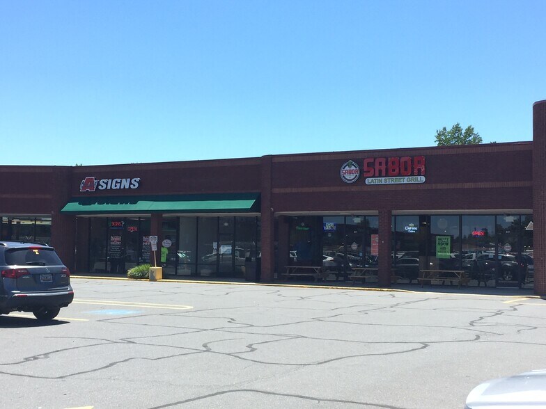 705-835 Gold Hill Rd, Fort Mill, SC for lease - Building Photo - Image 2 of 3