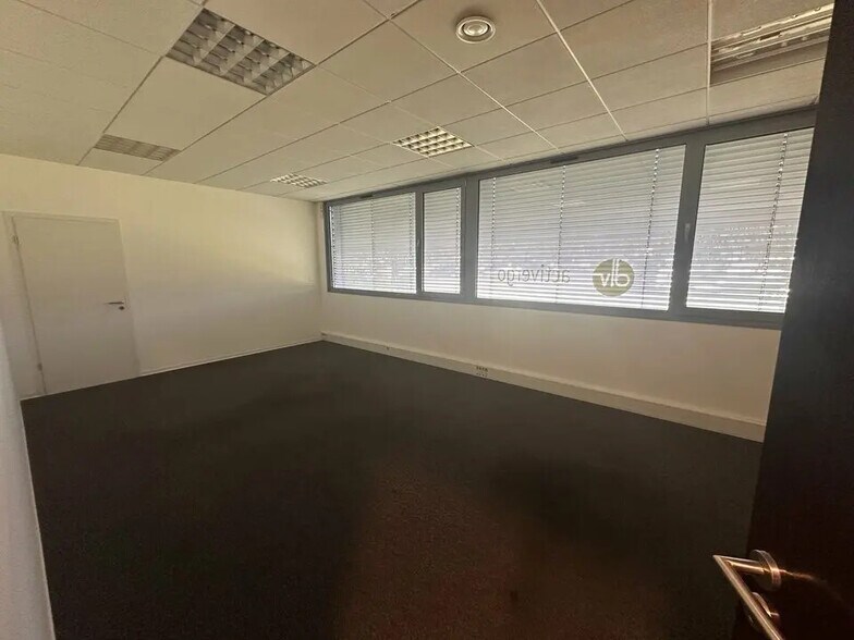 Office in Brumath for lease - Interior Photo - Image 2 of 3