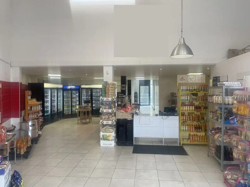 Retail in Plaisance-du-Touch for lease Interior Photo- Image 1 of 4