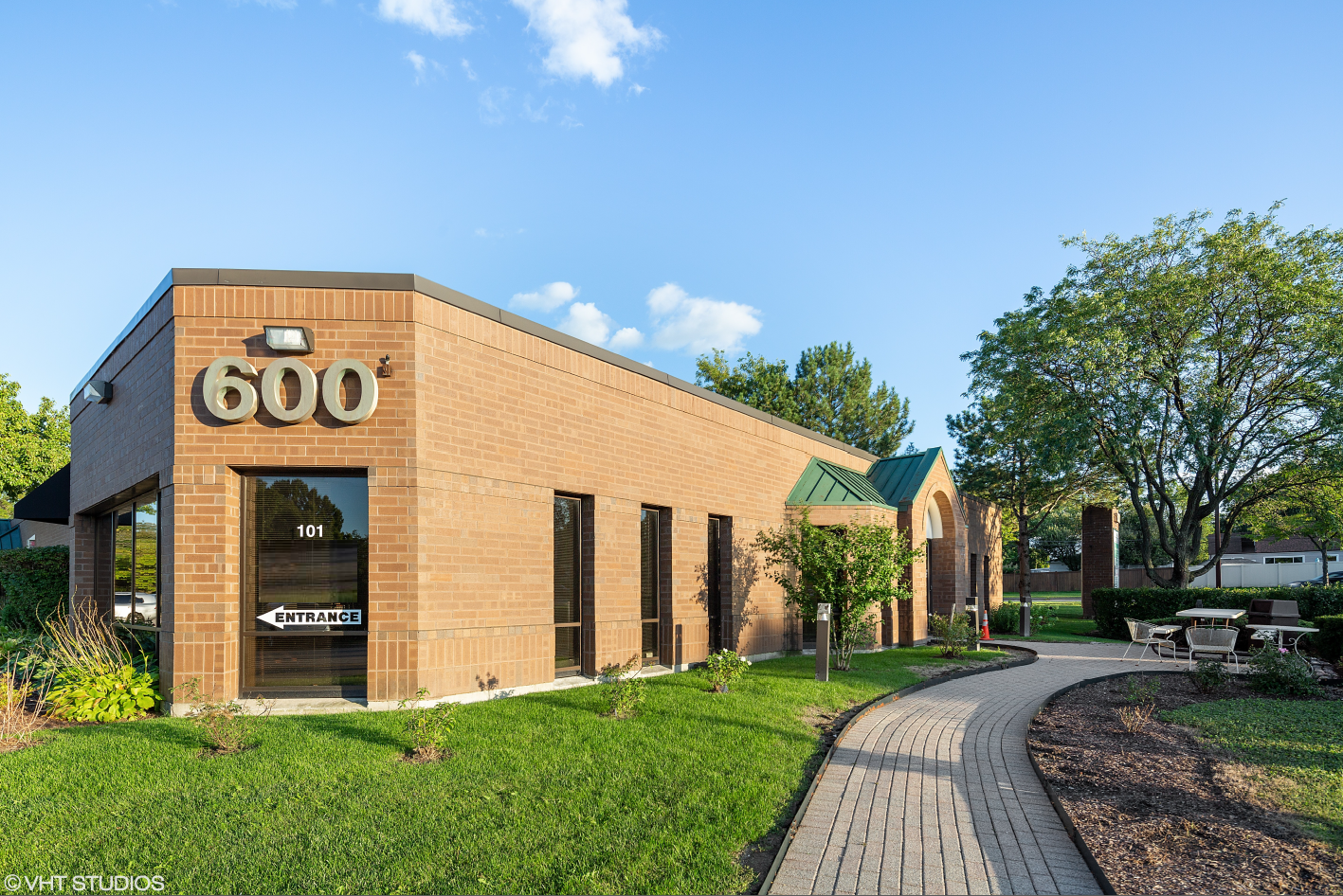 600 W Lake Cook Rd, Buffalo Grove, IL for lease Building Photo- Image 1 of 4