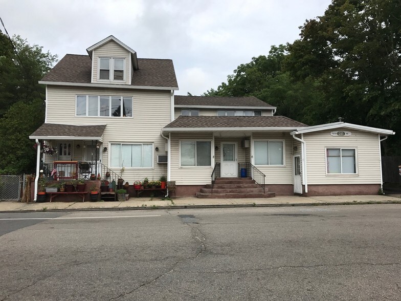 211 Main St, Yaphank, NY 11980