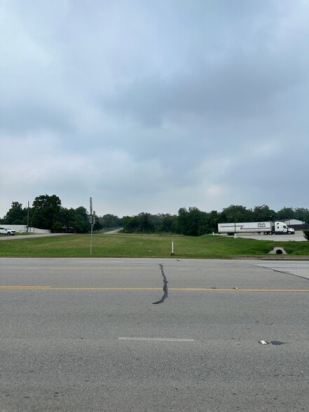 25 Duval Street, Goliad, TX for lease - Building Photo - Image 2 of 7