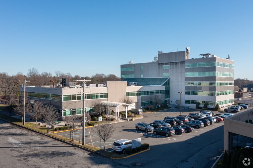 865 Merrick Ave, Westbury, NY for sale - Building Photo - Image 3 of 5