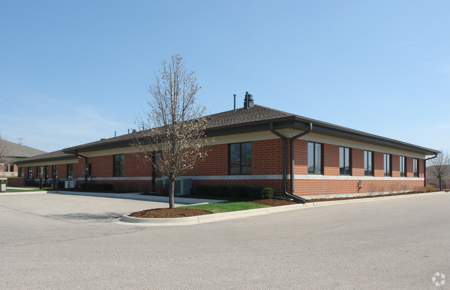 620 Dakota St, Crystal Lake, IL for lease - Building Photo - Image 3 of 3