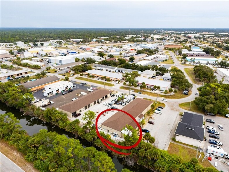 1434 Market Cir, Port Charlotte, FL for sale - Building Photo - Image 3 of 22