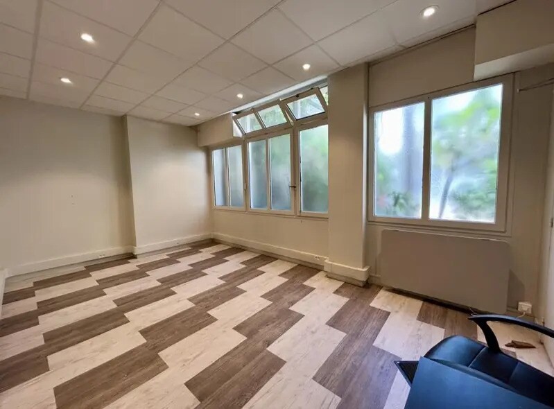 Location Bureaux 128 m² - Photo 1