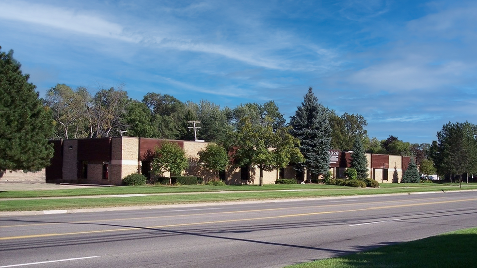 2328-2332 Livernois Rd, Troy, MI for lease - Building Photo - Image 1 of 9