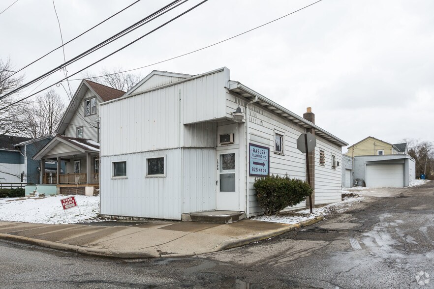 1328 Wooster Rd, Barberton, OH for sale - Primary Photo - Image 1 of 1