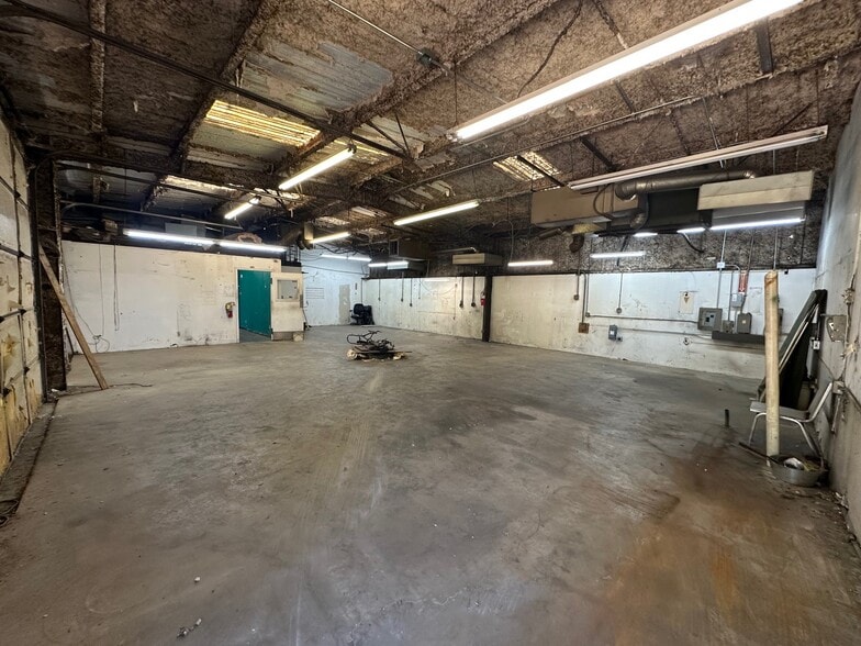 1730 Elmview Dr, Houston, TX for lease - Interior Photo - Image 3 of 9