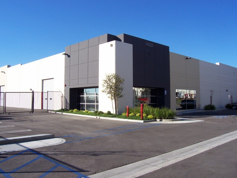 14920 Hilton Dr, Fontana, CA for lease - Building Photo - Image 3 of 5