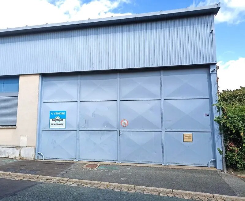 Industrial in Lardy for sale Building Photo- Image 1 of 6
