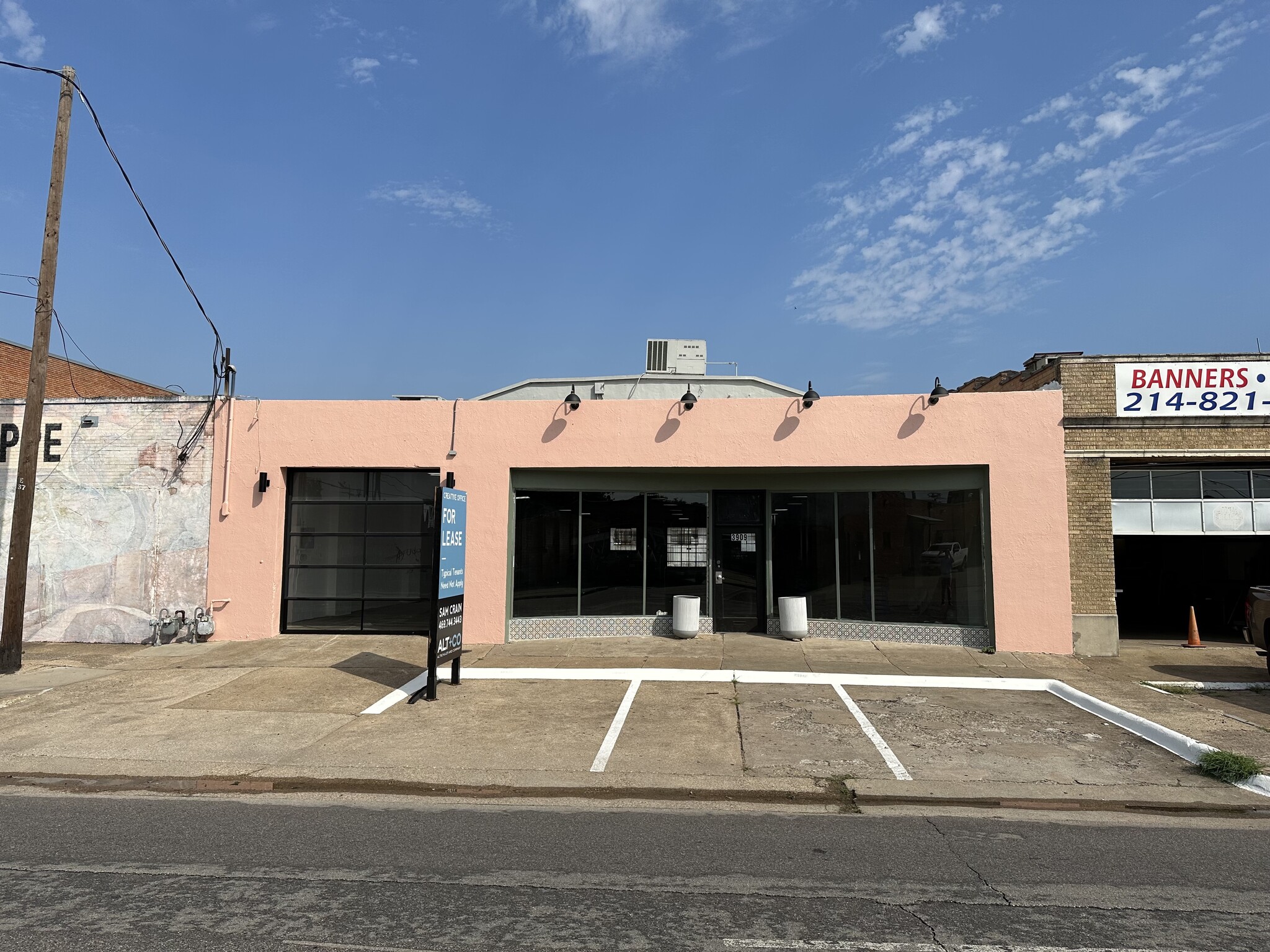 3909 Main St, Dallas, TX for lease Building Photo- Image 1 of 7