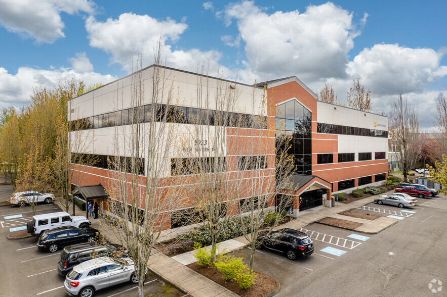 5933 NE Win Sivers Dr, Portland, OR for lease - Building Photo - Image 1 of 5