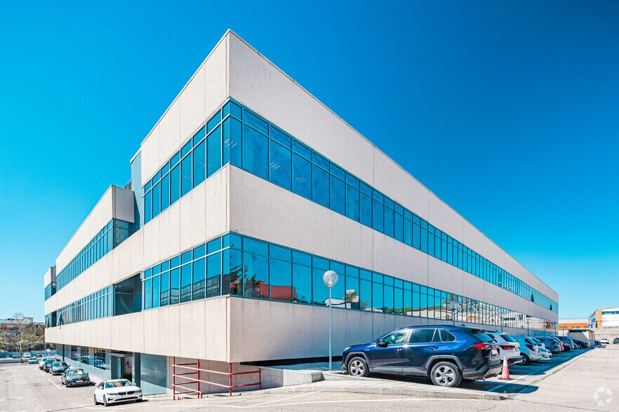 Calle Valgrande, 8, Alcobendas, Madrid for lease - Building Photo - Image 2 of 2