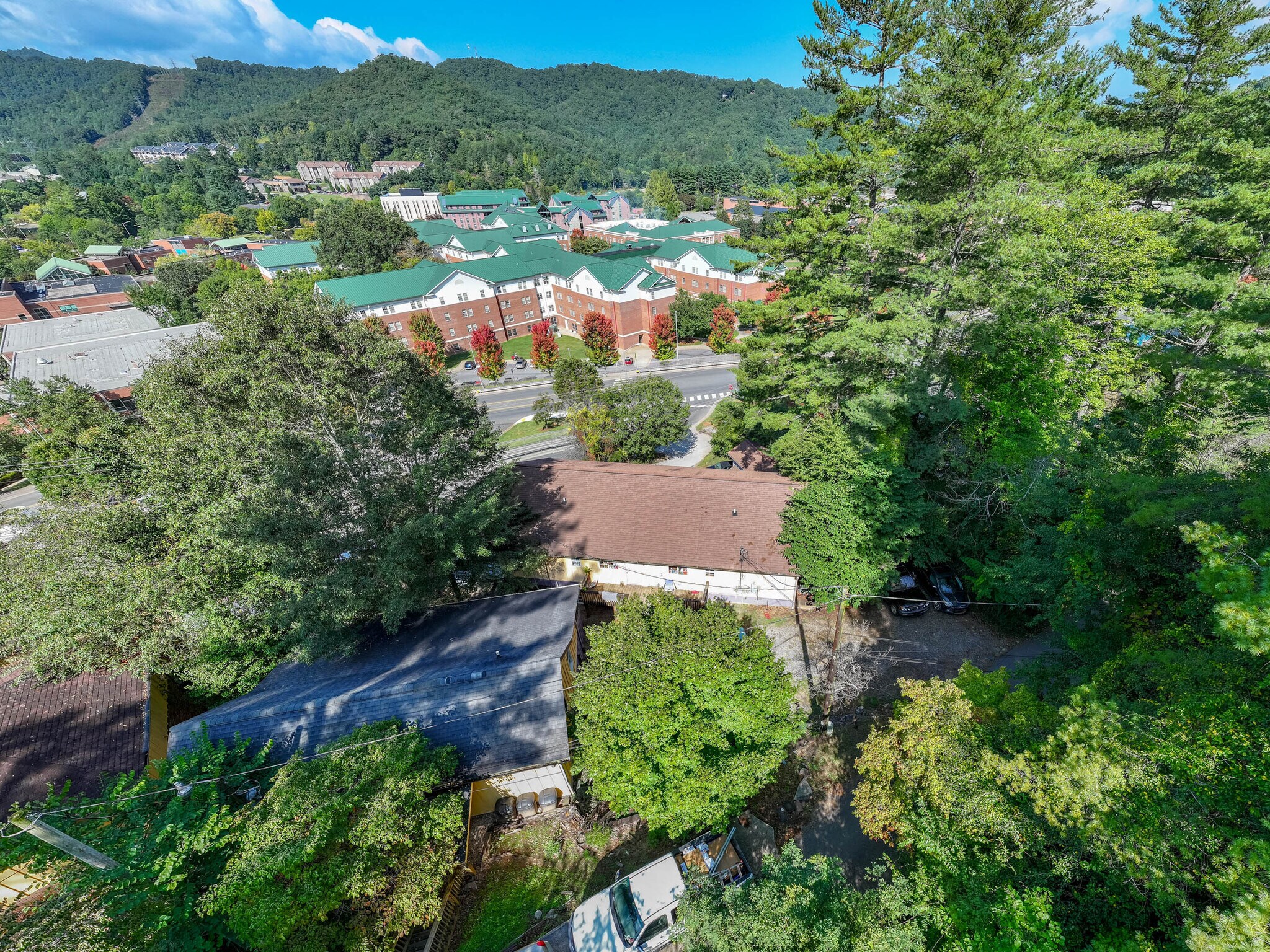 44 & 54 Legacy Ln, Cullowhee, NC 28723 Tree House Apartments