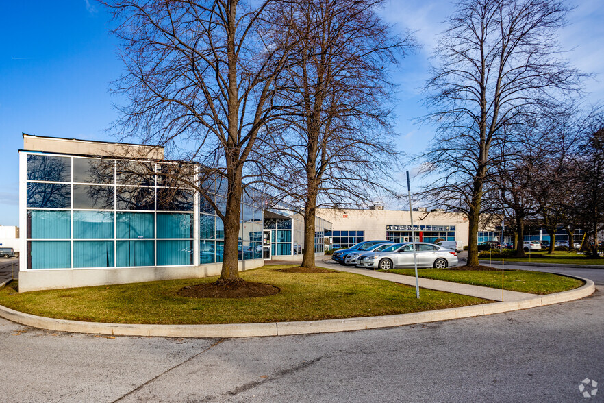 108 Woodbine Downs Blvd, Toronto, ON for lease - Building Photo - Image 2 of 3