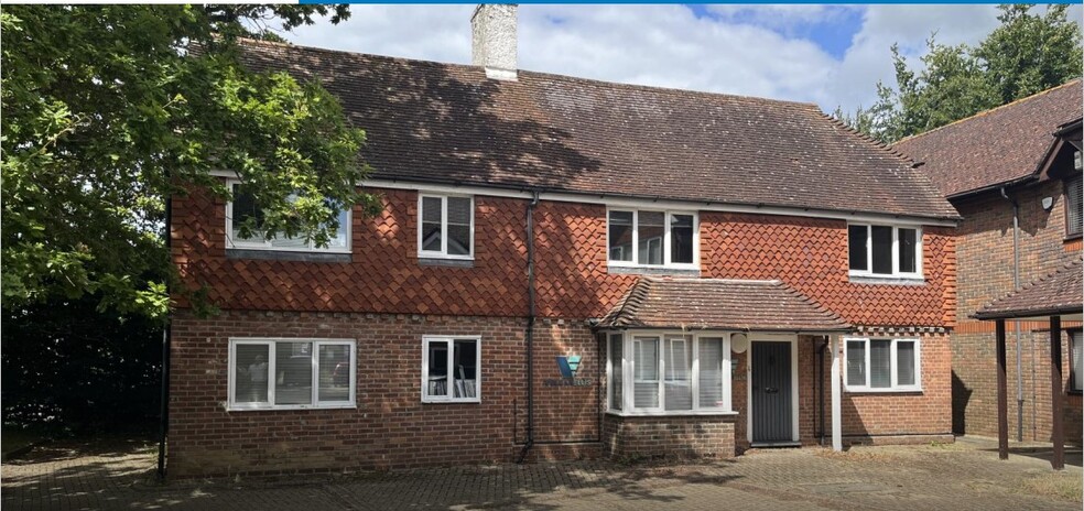 County Oak Way, Crawley for sale - Primary Photo - Image 1 of 1