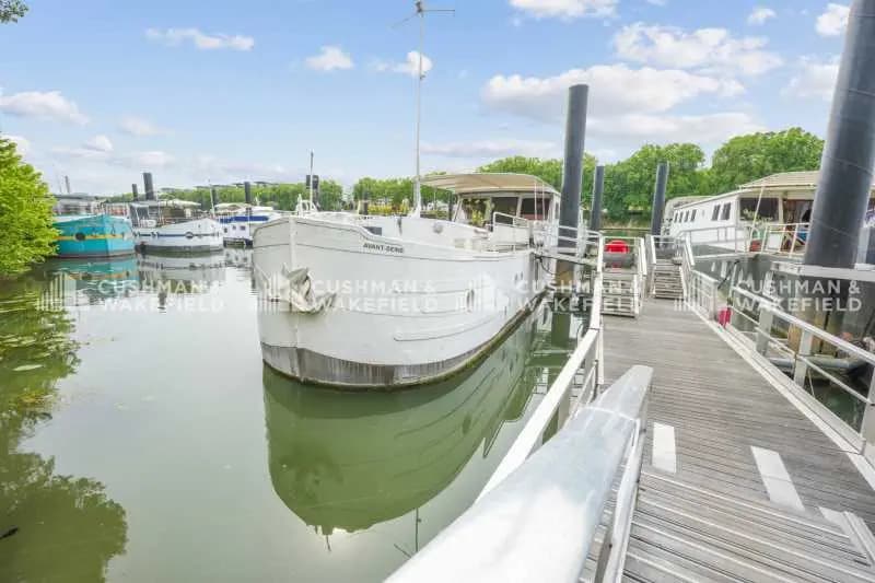 Office in Asnières-sur-Seine for sale - Building Photo - Image 1 of 14