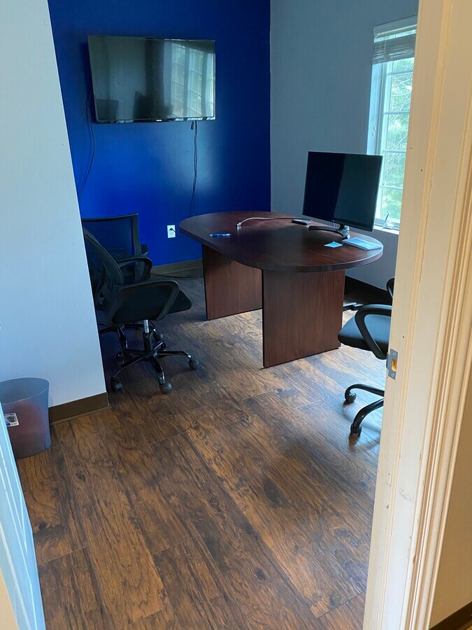 3250 Highway 27, Kendall Park, NJ 08824