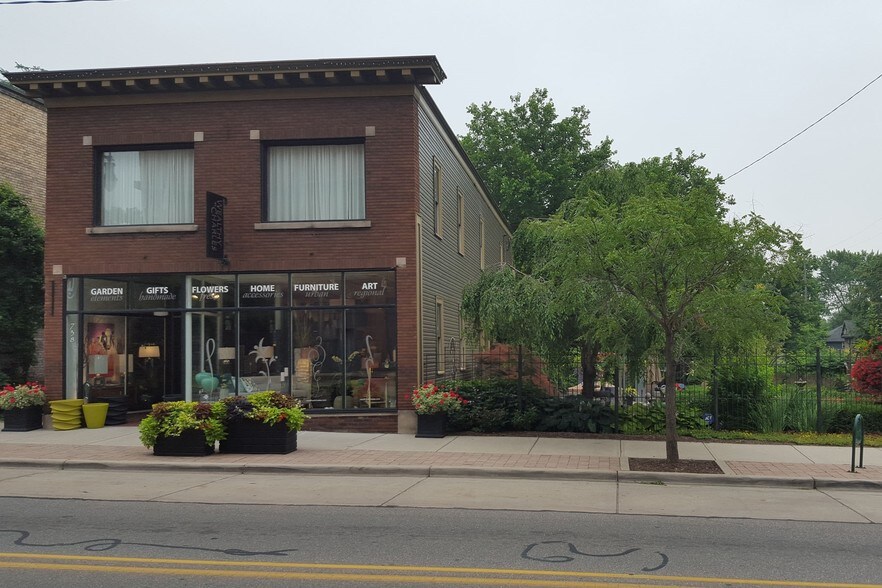 734-738 Wealthy St SE, Grand Rapids, MI for sale - Primary Photo - Image 1 of 1