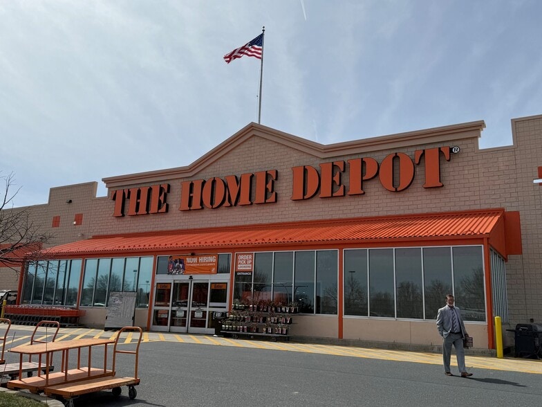 100 Commons Dr, Parkesburg, PA for lease - Building Photo - Image 2 of 4